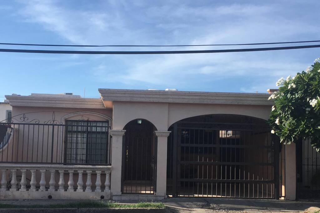 Casa Muy Comoda En Excelente Lugar Hermosillo Exterior photo